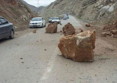 ریزش‌برداری در ۱۴۲ مقطع از محورهای ایلام انجام شد