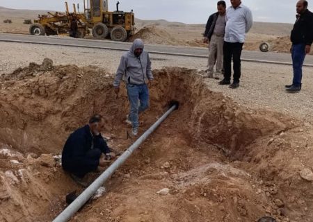اجرای ۱۲۰۰ متر خط انتقال آب در روستاهای “قیراب” و “مازعبدلی بالا” در دهلران