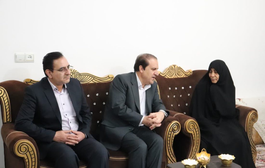 دیدار استاندار ایلام با خانواده شهدا و جانبازان در آستانه دهه فجر