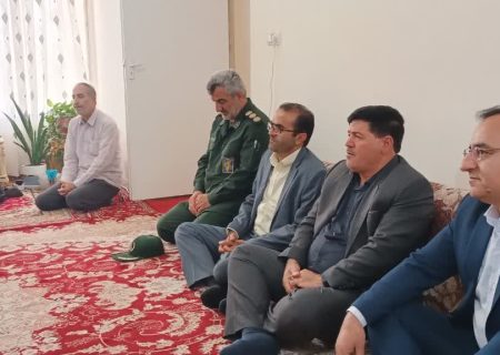 صالحیان: شهدا چشم و چراغ جامعه‌اند / دیدار با خانواده شهید زرگوشی و جانباز آزاده بساوند در ایلام