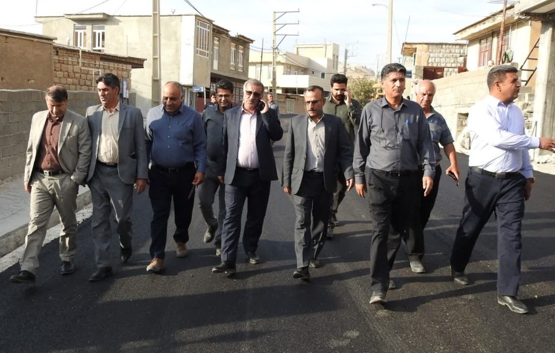 آغاز عملیات آسفالتریزی ۹۰۰۰ مترمربع از معابر روستای حسینآباد ایلام