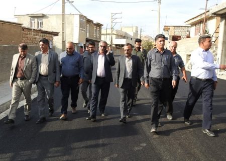 آغاز عملیات آسفالت‌ریزی ۹۰۰۰ مترمربع از معابر روستای حسین‌آباد ایلام