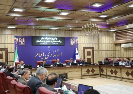 استاندار ایلام: ارتباط مستقیم با مردم اولویت اصلی مسئولان برای رفع چالش‌ها است