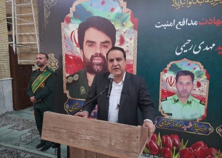 دشمن سعی دارد جوانان را از مسیر انقلاب دور کند/دولت مشکلات اقتصادی را حل می‌کند