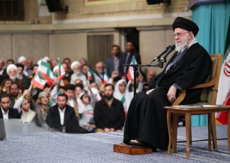 رهبر انقلاب اسلامی بر حفظ وحدت ملی و مقابله با فتنه‌گر تاکید کردند