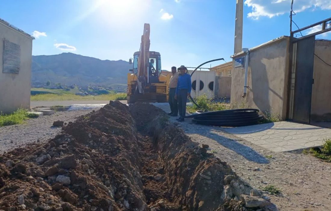 آبرسانی پایدار به روستای چمن بولی چوار با اجرای ۷۰۰ متر اصلاح شبکه