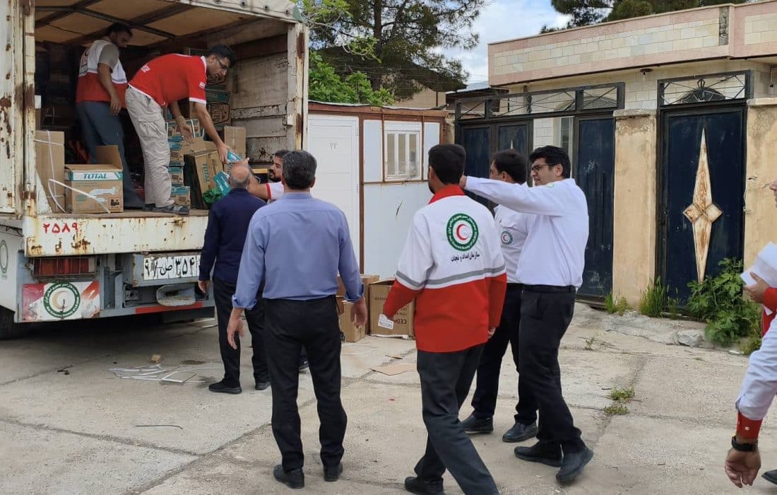محموله کمک‌های امدادی عراق وارد ایلام شد: توزیع در مناطق هدف و تقدیر هلال‌احمر از همراهی مسئولان