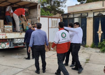 محموله کمک‌های امدادی عراق وارد ایلام شد: توزیع در مناطق هدف و تقدیر هلال‌احمر از همراهی مسئولان