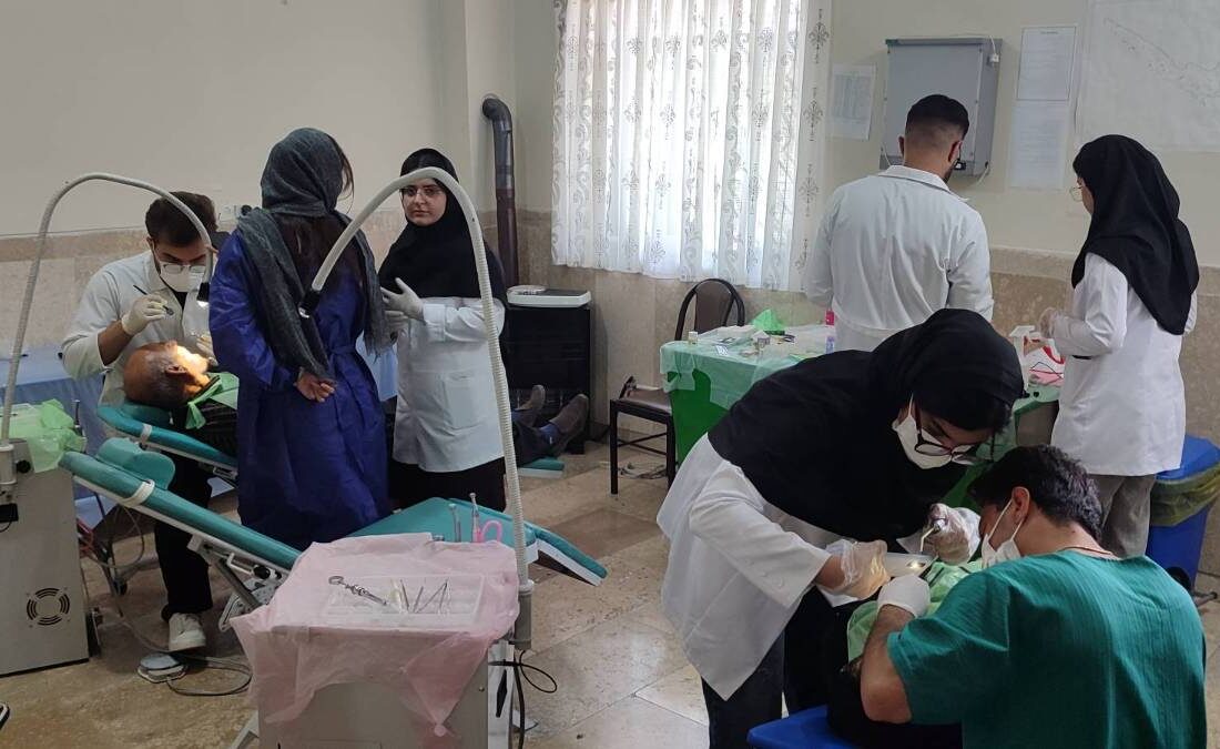 خدمترسانی رایگان به ۱۵۰ نیازمند در اردوی جهادی سلامت بیجنوند ایلام